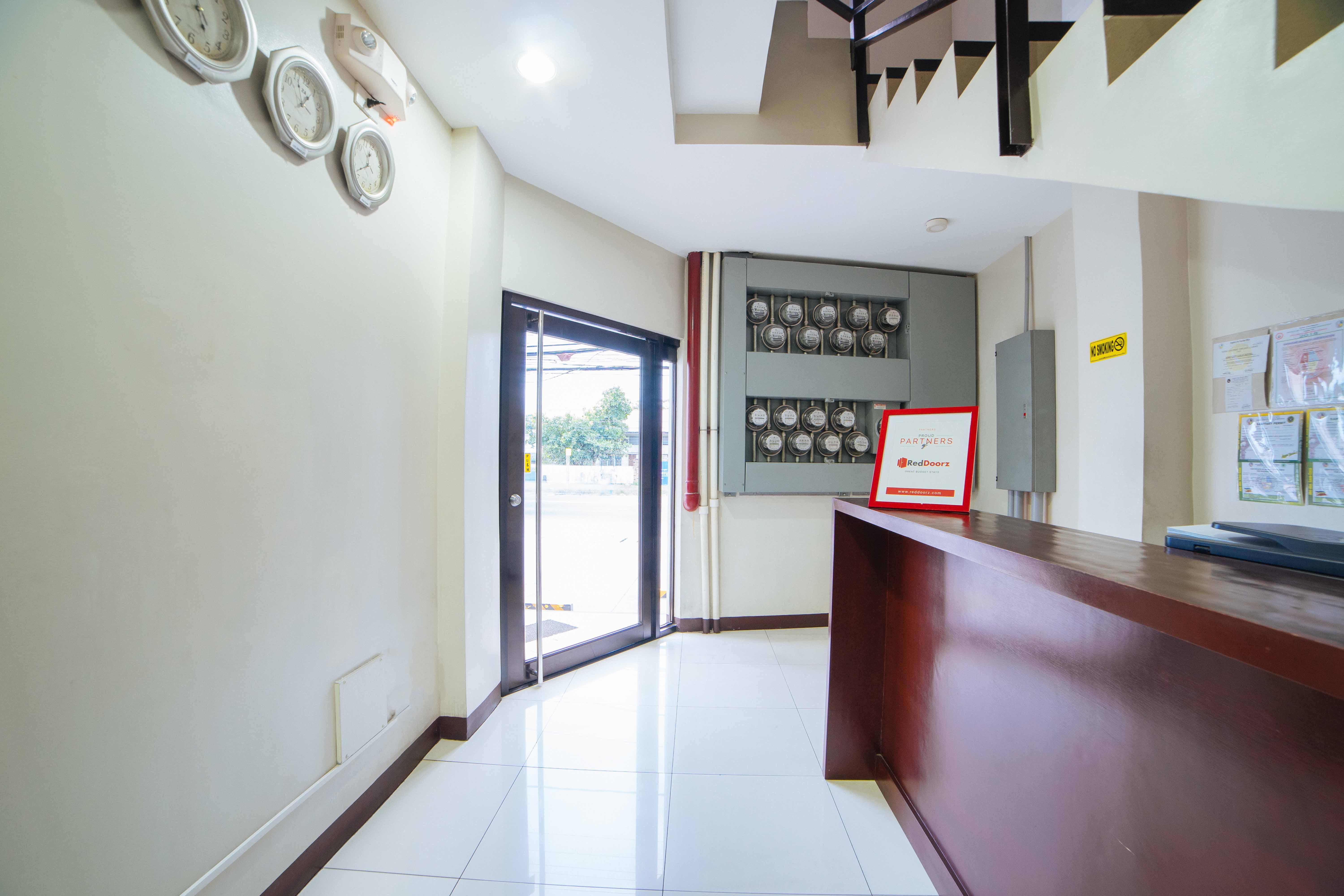 เรดดอร์ซ เนียร์ อังเคลิส ยูนิเวอร์ซิตี้ ฟาวเดชั่น Hotel อังเฮเลส ภายนอก รูปภาพ