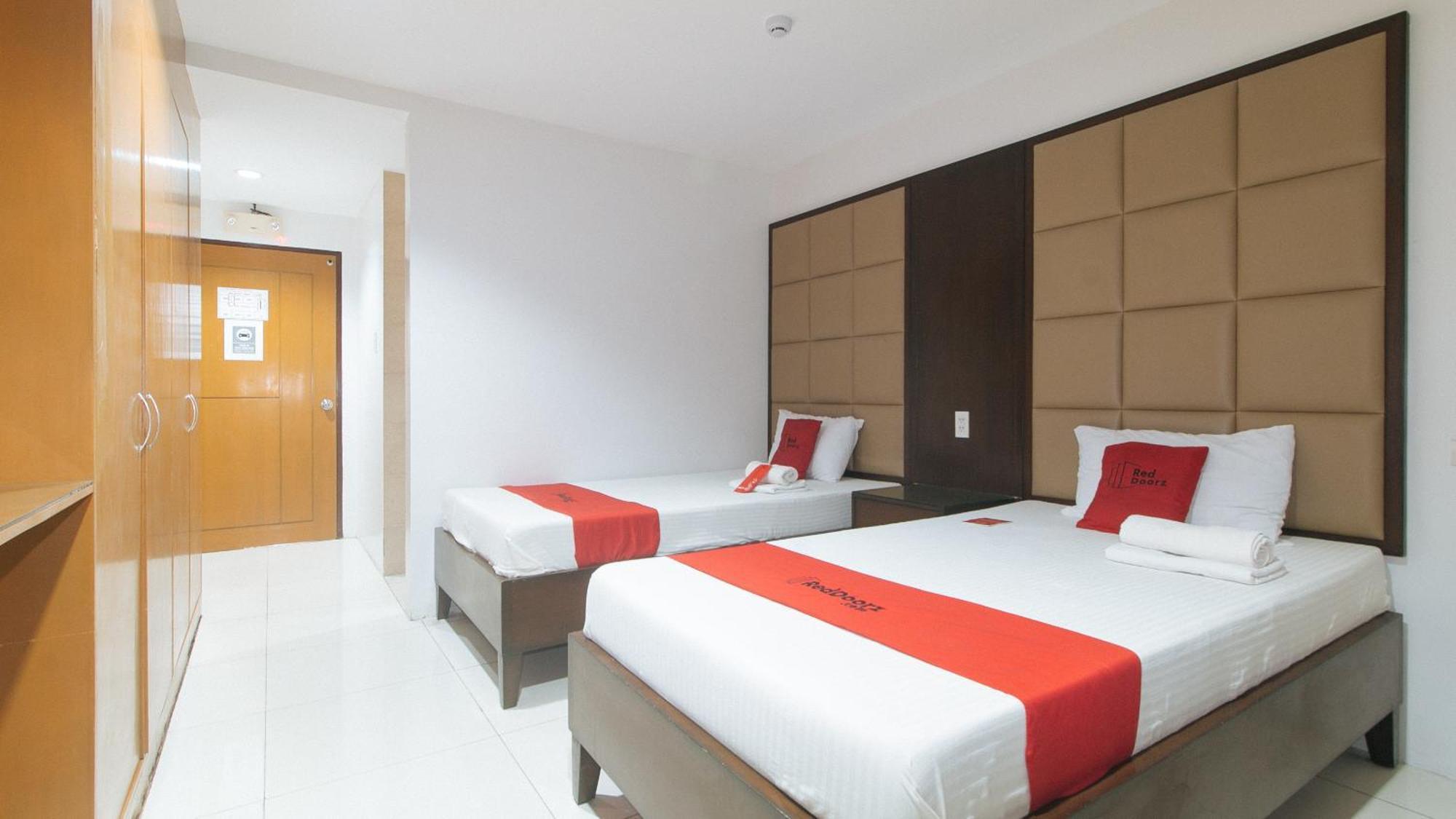เรดดอร์ซ เนียร์ อังเคลิส ยูนิเวอร์ซิตี้ ฟาวเดชั่น Hotel อังเฮเลส ภายนอก รูปภาพ