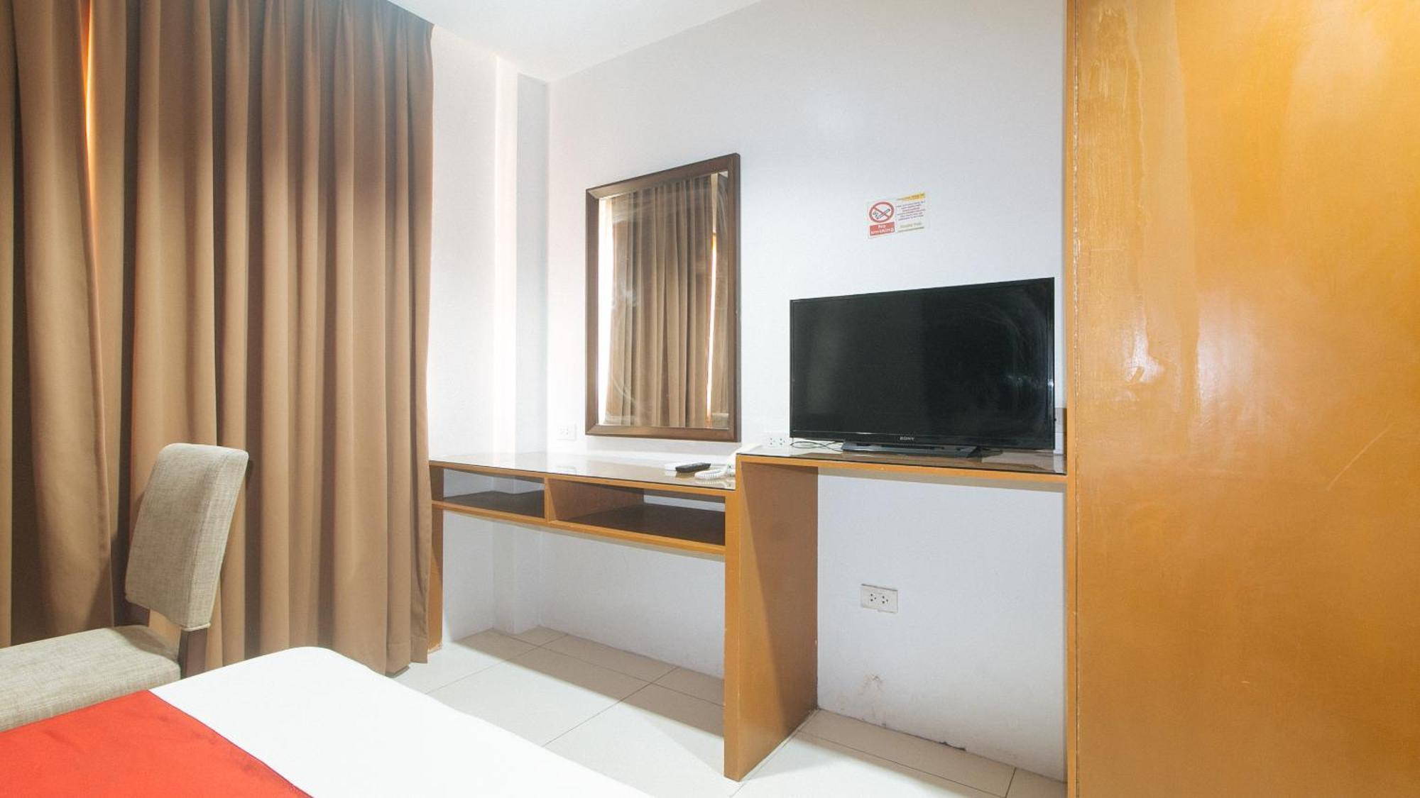 เรดดอร์ซ เนียร์ อังเคลิส ยูนิเวอร์ซิตี้ ฟาวเดชั่น Hotel อังเฮเลส ภายนอก รูปภาพ