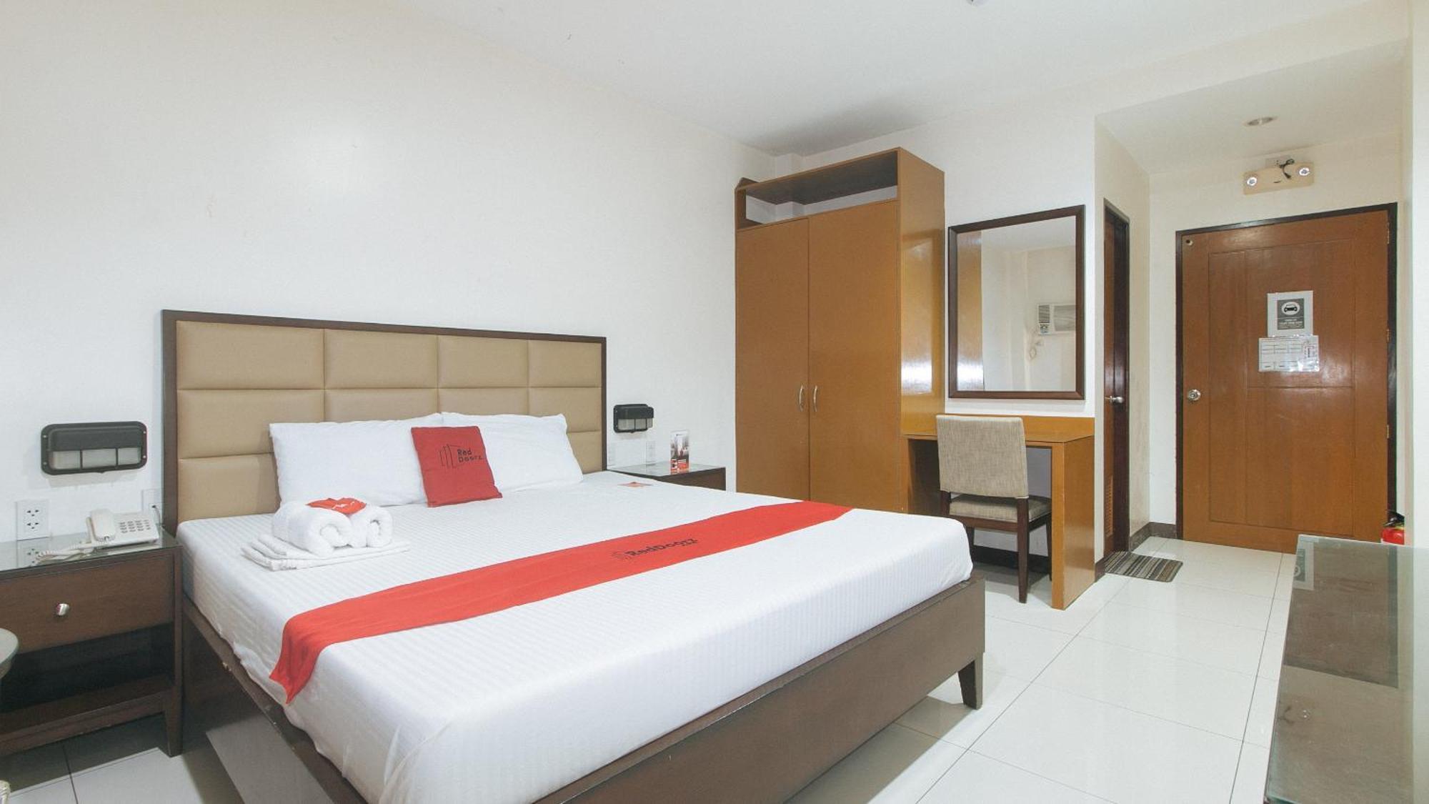 เรดดอร์ซ เนียร์ อังเคลิส ยูนิเวอร์ซิตี้ ฟาวเดชั่น Hotel อังเฮเลส ภายนอก รูปภาพ