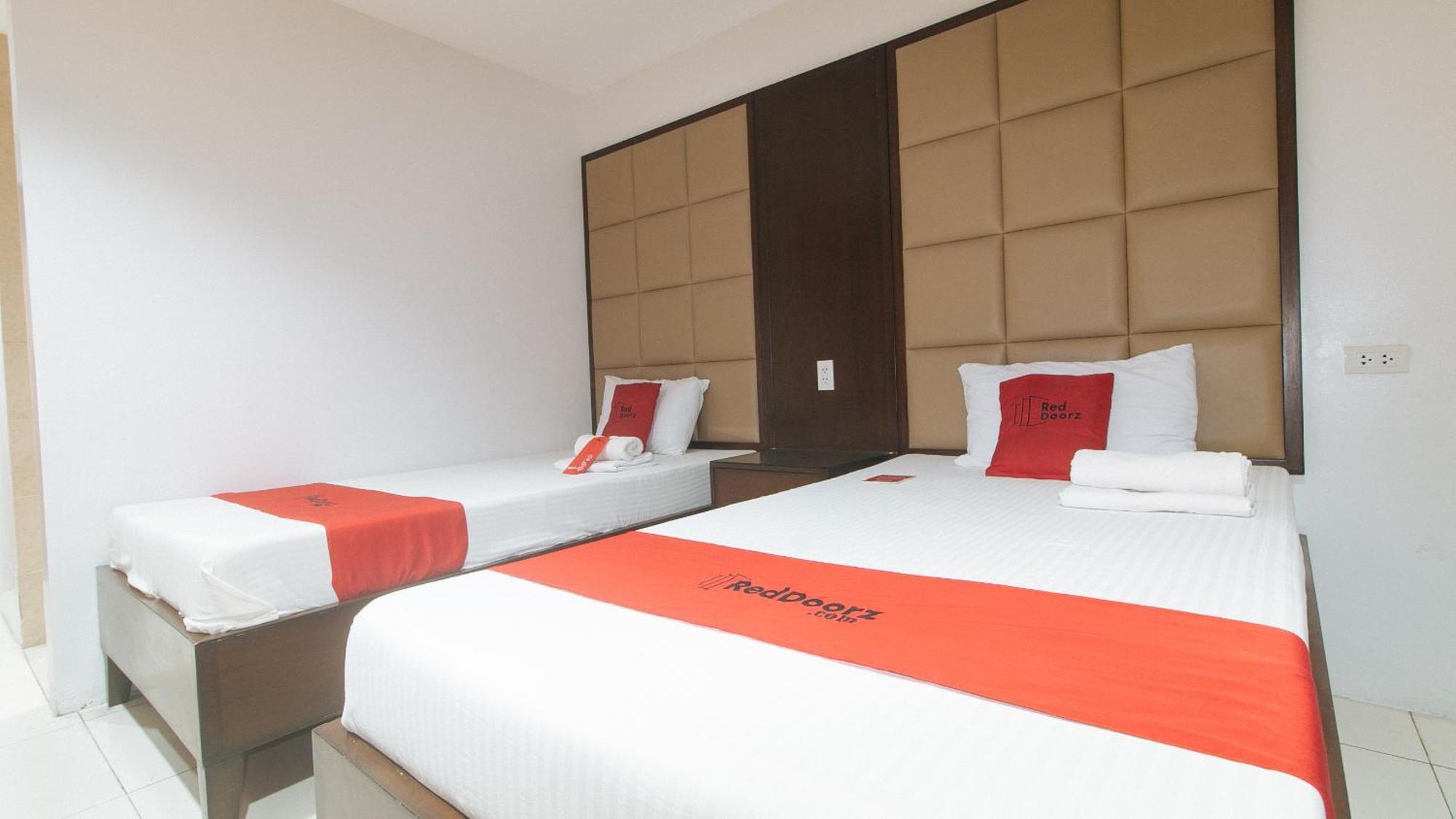 เรดดอร์ซ เนียร์ อังเคลิส ยูนิเวอร์ซิตี้ ฟาวเดชั่น Hotel อังเฮเลส ภายนอก รูปภาพ