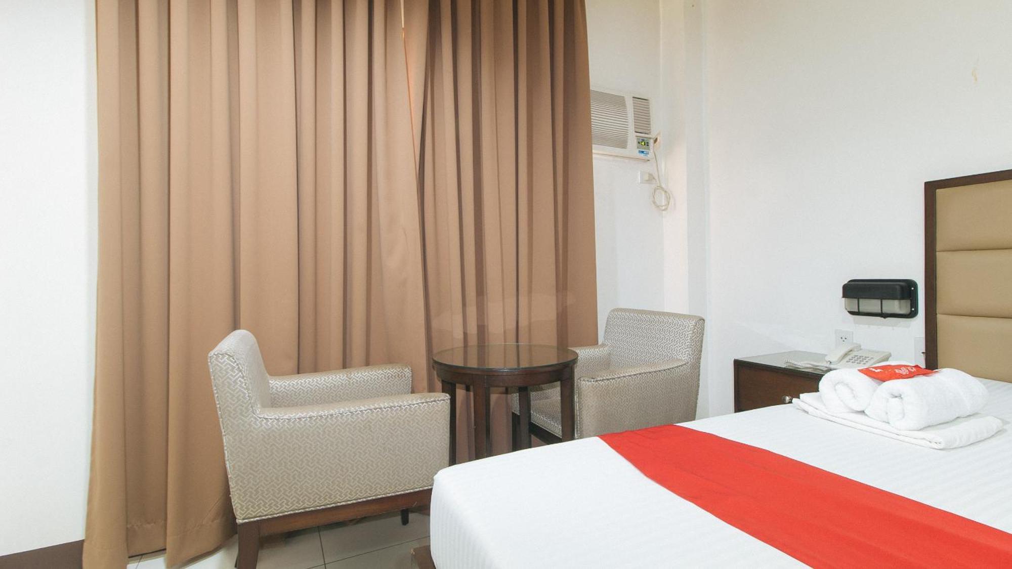 เรดดอร์ซ เนียร์ อังเคลิส ยูนิเวอร์ซิตี้ ฟาวเดชั่น Hotel อังเฮเลส ภายนอก รูปภาพ